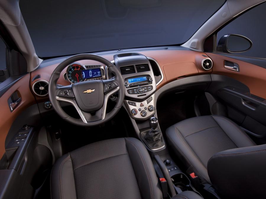  Chevrolet Sonic Sedan 2011 года  (фото 5 из 27)